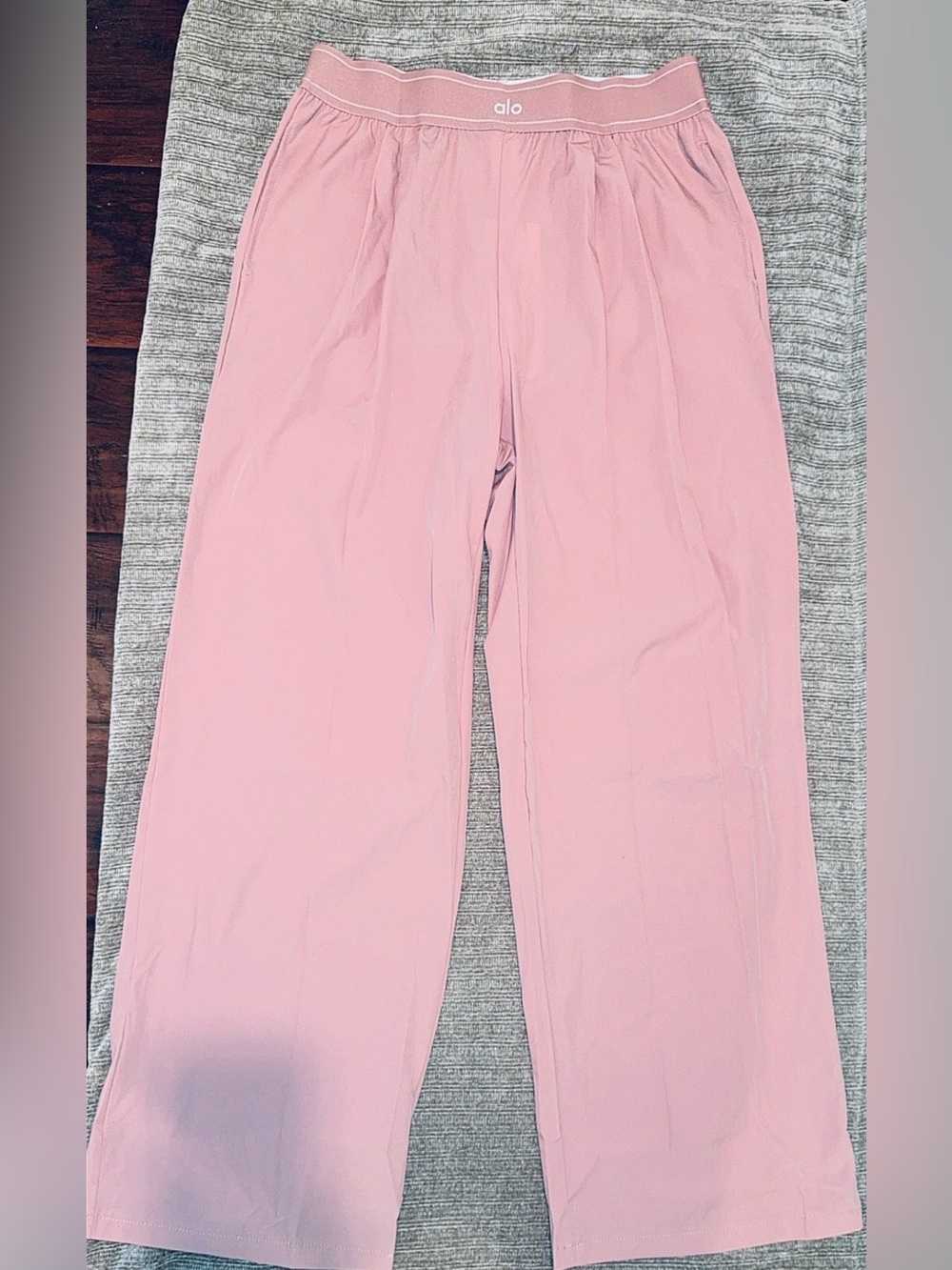 ALO Yoga Wide-Leg High-Rise Pants in Dusty Rose - Picture 13 of 16